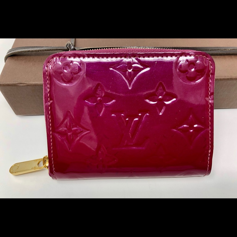 Louis Vuitton Women’s Magenta Card Holder